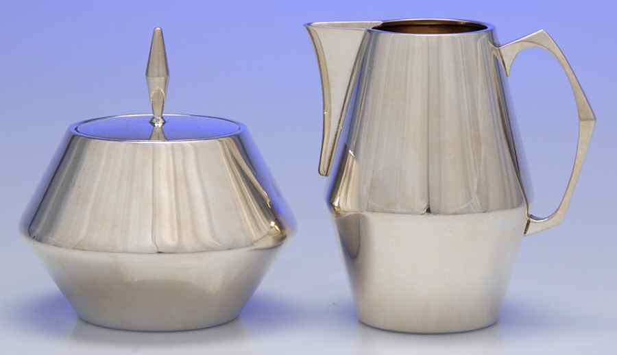 Diamond (Sterling, Hollowware) Creamer & Sugar Bowl with Lid Set by Reed & Barton-1