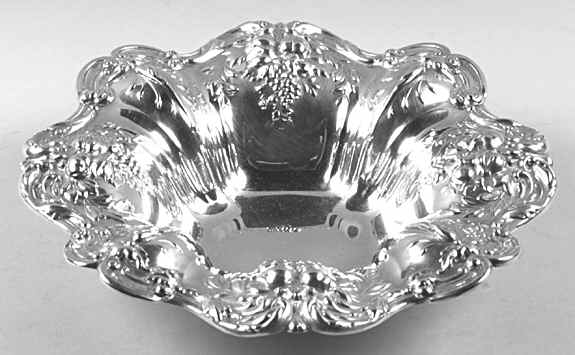Francis I (Sterling, Hlwr, Eagle-R-Lion, Dated, Oval) Footed Sterling Round Vegetable Bowl by Reed & Barton-1