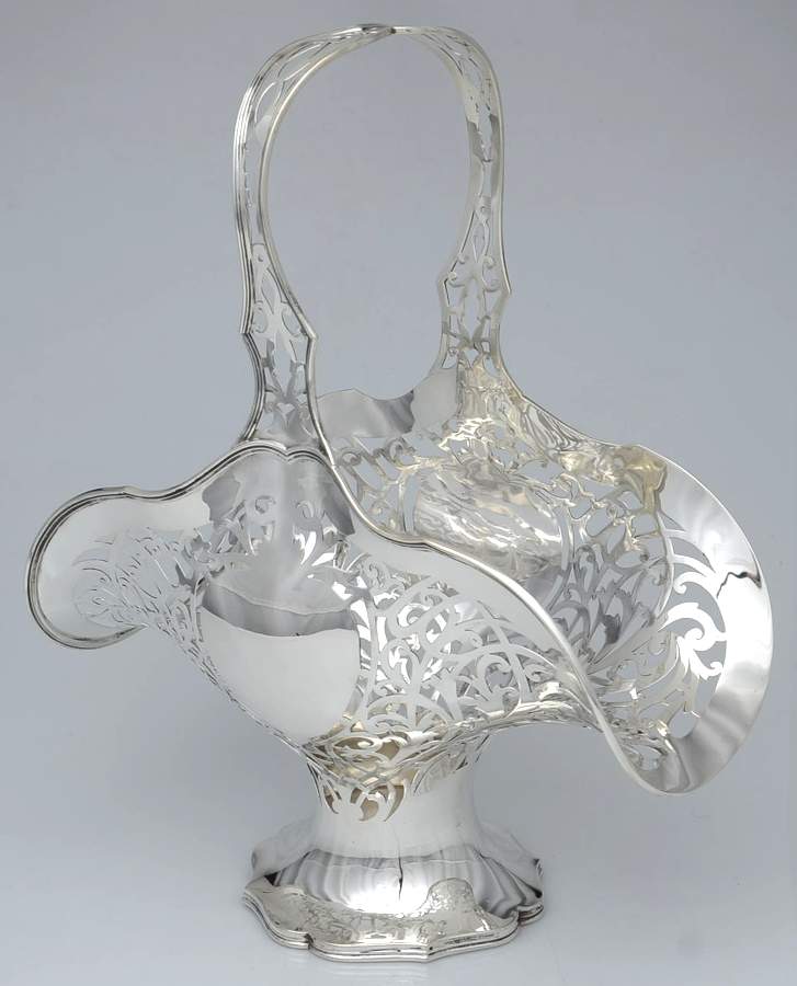 Hepplewhite-Plain (Sterling, 1907, Hollowware) 13" Handled Basket by Reed & Barton-1