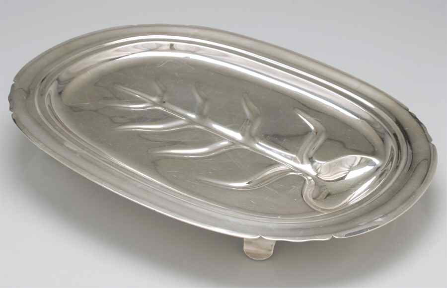 Mayflower (Silverplate, Hollowware) Medium Platter Footed Meat Platter with Well by Reed & Barton-1
