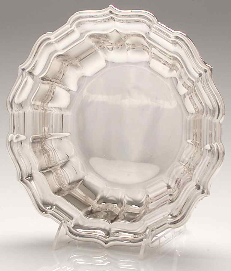 Chippendale (Silverplate, Hollowware) 9" Round Vegetable Bowl by Reed & Barton-1
