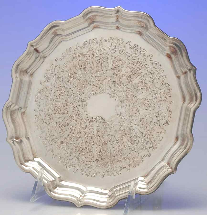 Chippendale (Silverplate, Hollowware) 8" Round Tray by Reed & Barton-1