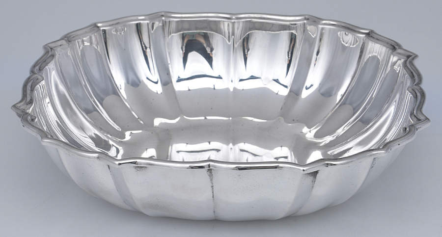 Chippendale (Sterling, Hollowware) 10" Round Vegetable Bowl by Reed & Barton-1