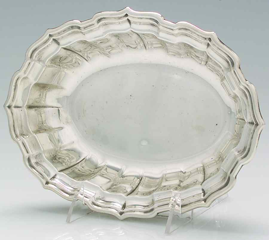 Chippendale (Sterling, Hollowware) 10" Oval Vegetable by Reed & Barton-1