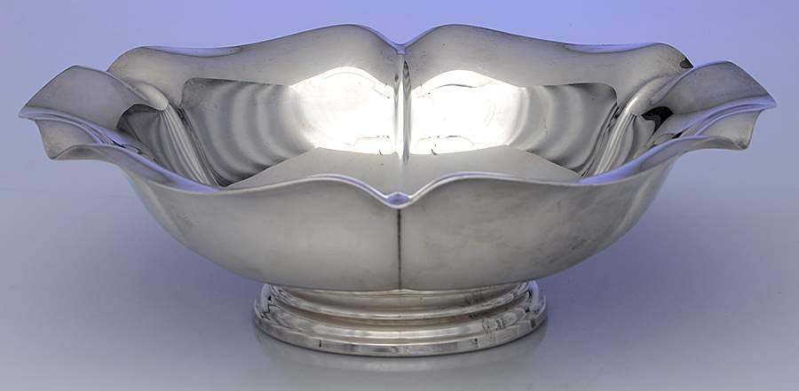 Salem (Silverplate, Hollowware) 11" Round Pedestal Centerpiece by Reed & Barton-1