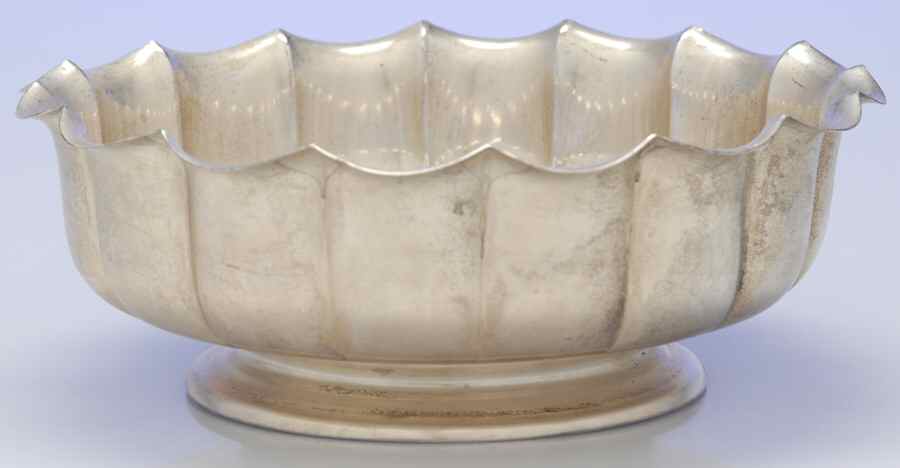 X963 (Sterling, Hollowware) 9" Round Footed Vegetable Bowl by Reed & Barton-1