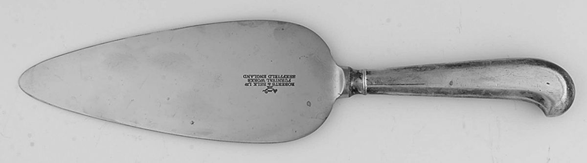 Queen Anne (Silverplate) Pie Server with Stainless Blade by Roberts & Belk-1