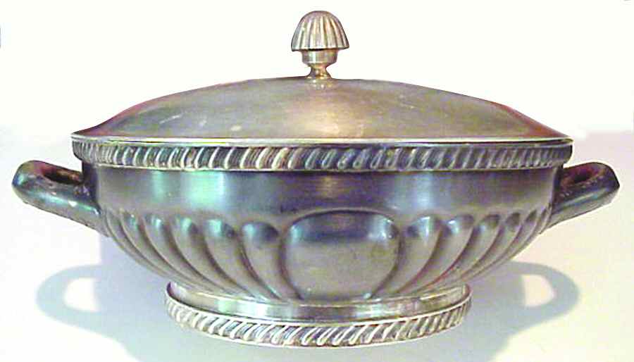 2900 (Silverplate, Hollowware) Plated Round Covered Vegetable Bowl by Reed & Barton-1
