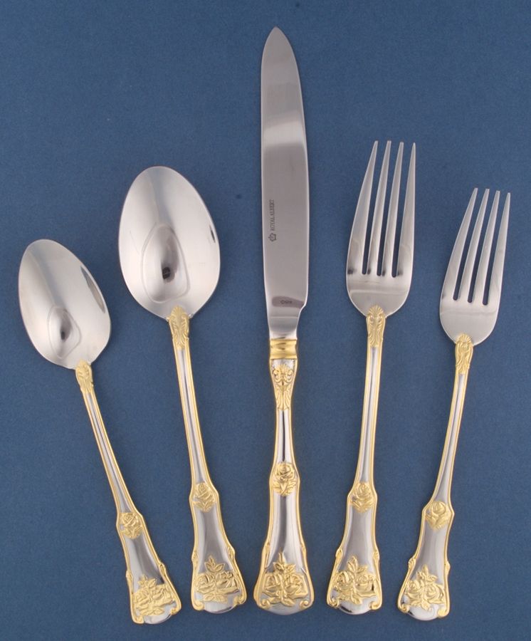Old Country Roses (Stnls, Gold Acct) 5 Piece Place Setting by Royal Albert-1
