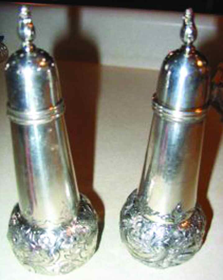 702C (Silverplate, Hollowware) Salt & Pepper Set by Reed & Barton-1