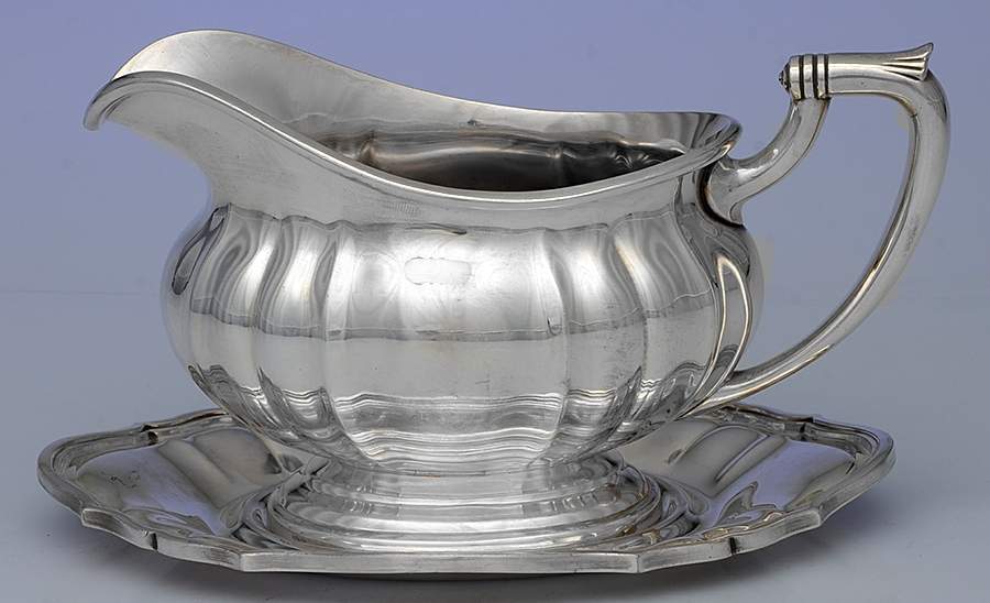 Windsor Castle (Silverplate, Hollowware) Plated Gravy Boat & Underplate by Reed & Barton-1