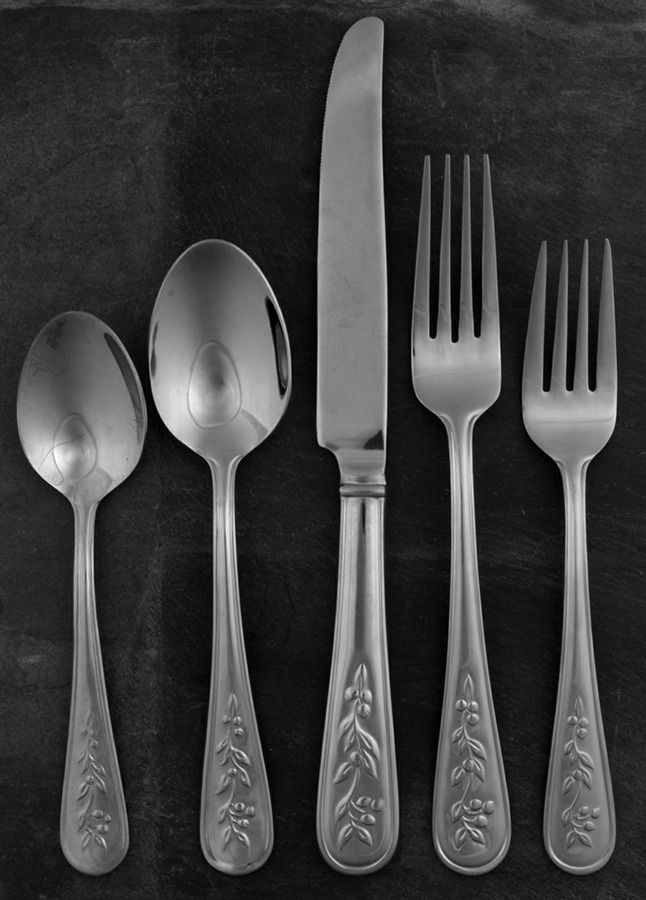 Berry Vine (Stainless) 5 Piece Place Setting by Reed & Barton-1