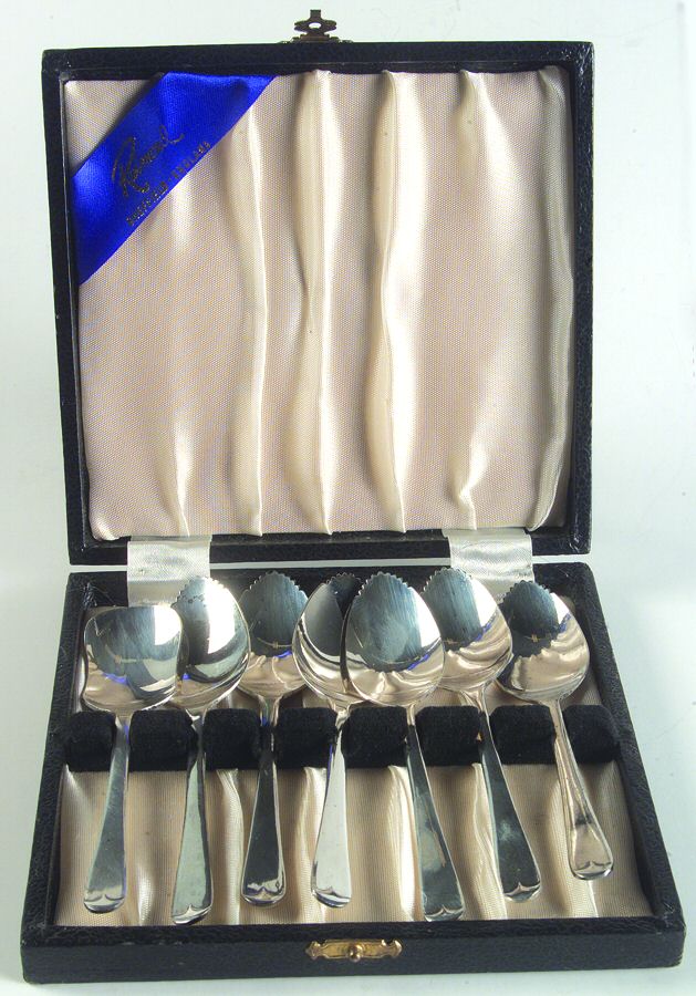 RAM7 (Silverplate) 6 Fruit Spoons & 1 Sugar Spoon w/Case by Raimond-1