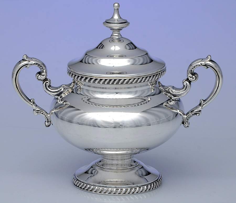 5200A-Plain (Silverplate, Hollwware) Sugar Bowl & Lid by Reed & Barton-1