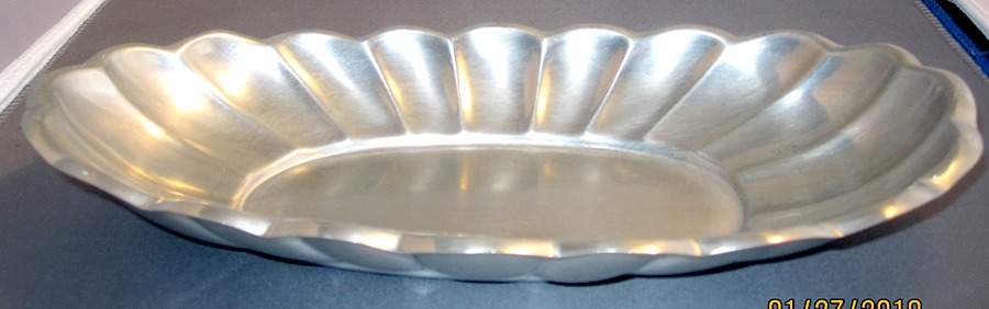 P372 (Pewter, Hollowware) Bread Tray by Reed & Barton-1