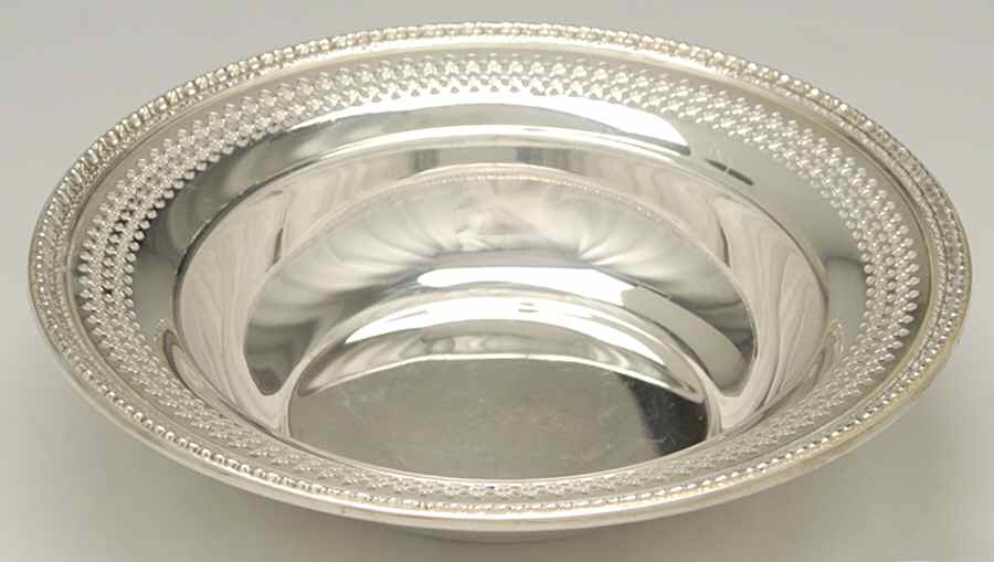 1521 (Silverplate, Hollowware) 9" Pierced Round Vegetable Bowl by Reed & Barton-1