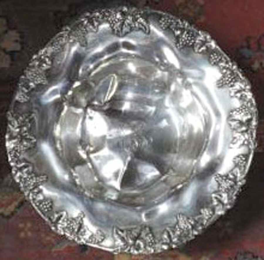 700 (Sterling, Hollowware) 9" Round Vegetable Bowl by Reed & Barton-1