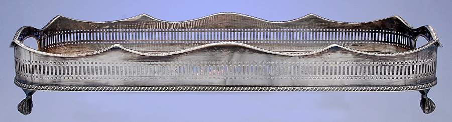 602 (Silverplate, Hollowware) 18" 4 Toed Rectangular Handled Tray by Reed & Barton-1