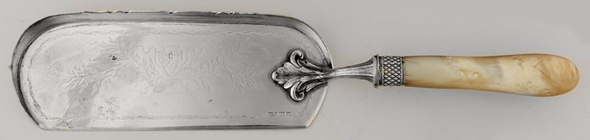 Pearl Handle Flatware 2 (Silverplate) Crumb/Crumber Knife W/Bright Cut Silverplate Blade by Roberts & Belk-1