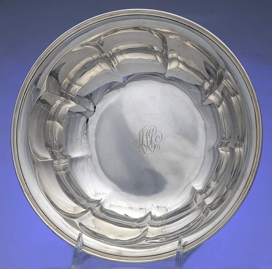822 (Sterling, Hollowware) 9" Round Vegetable Bowl by Reed & Barton-1