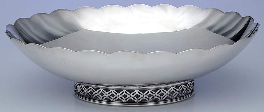 305 (Silverplate, Hollowware) Oval Footed Centerpiece by Reed & Barton-1