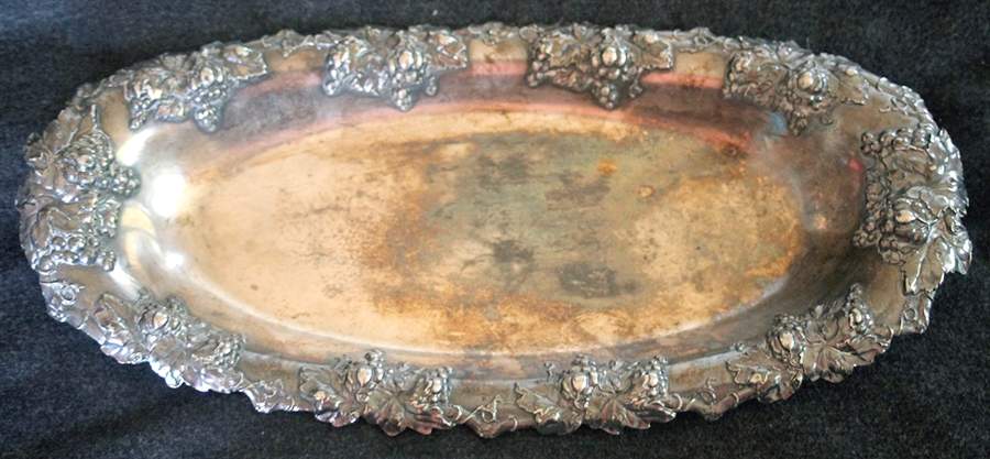5207 (Silverplate, Hollowware) 13" Bread Tray by Reed & Barton-1