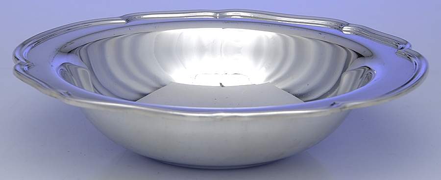 Hampton Court (Silverplate, Hollowware) 11" Round Vegetable by Reed & Barton-1