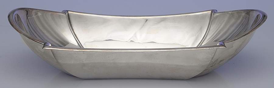 114 (Silverplate, Hollowware) 11" Oval Vegetable Bowl by Reed & Barton-1