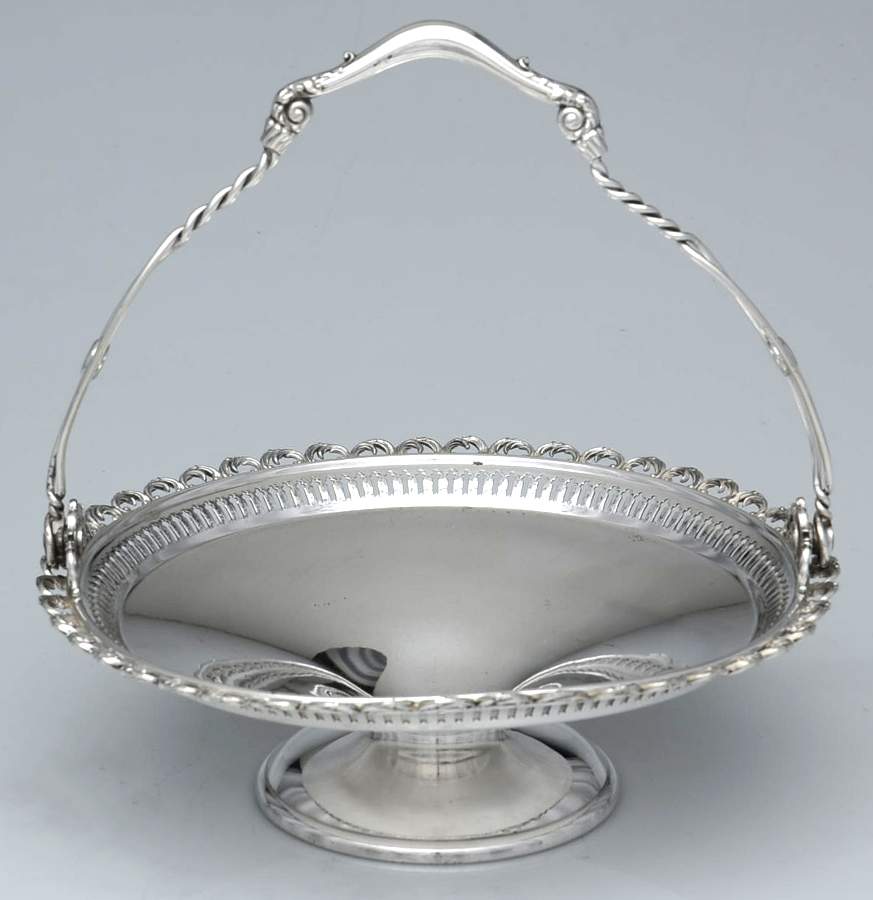 5107 (Silverplate, Hollowware) 9" Pierced Handled Basket by Reed & Barton-1