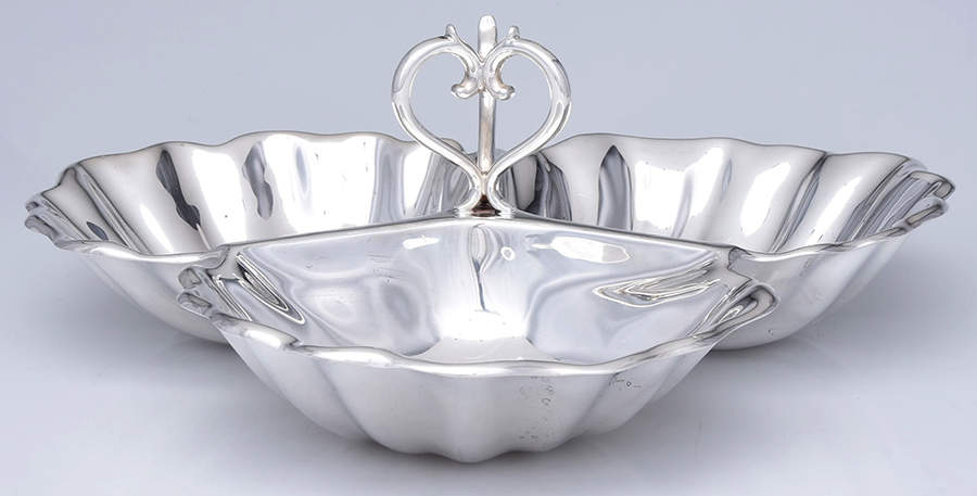 1000-1 (Silverplate, Hollowware) 3 Part Divided Server by Reed & Barton-1