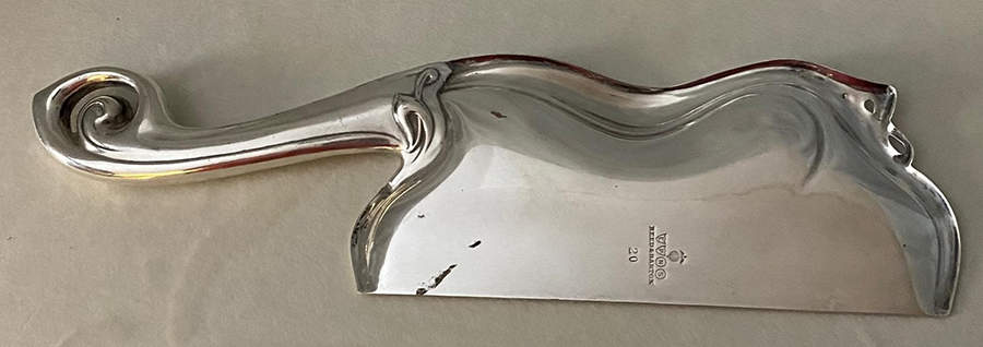 55 (Silverplate, Hollowware) Large Flat Handle Crumb Knife/Crumber by Reed & Barton-1