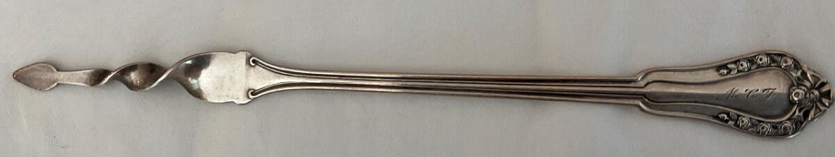 Rosebud (Sterling, 1903) Solid Nut Pick by Saart Brothers-1