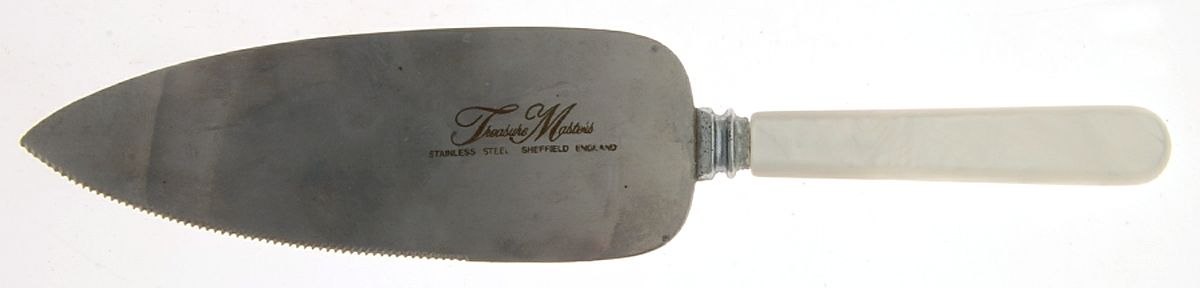 Treasure Masters (Stainless) Pie & Cake Server with Stainless Blade by Sheffield Co-1