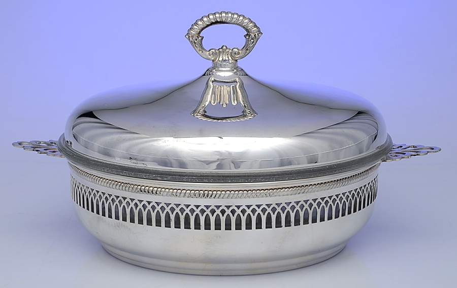 Silverplate Hollowware 3 Qt Round Covered Casserole W/Liner by Sheffield Silver Co (USA)-1