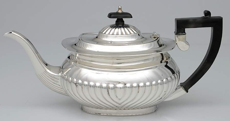 8000 (Silverplate, Hollowware) Teapot by Sheffield Silver Co (USA)-1
