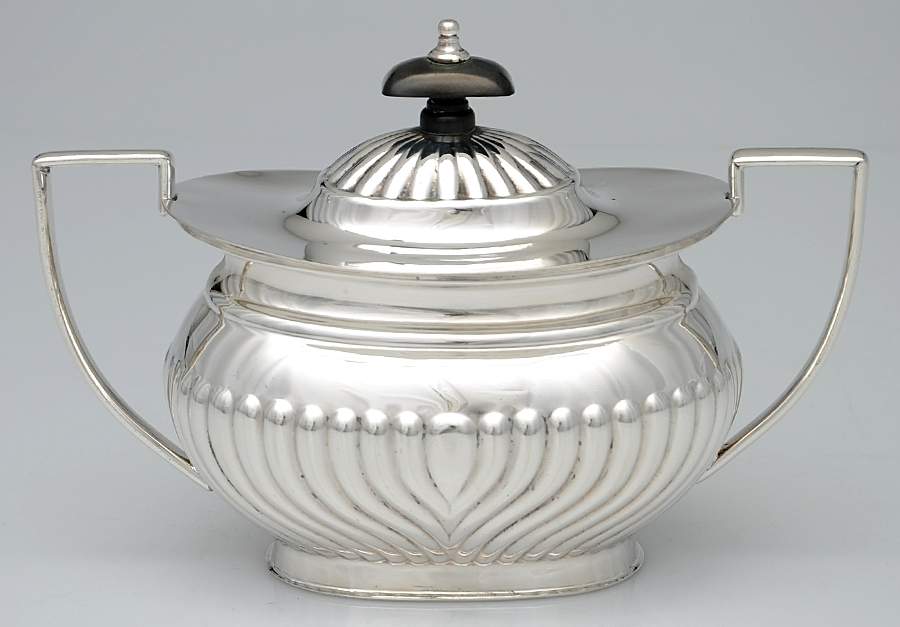 8000 (Silverplate, Hollowware) Sugar Bowl & Lid by Sheffield Silver Co (USA)-1
