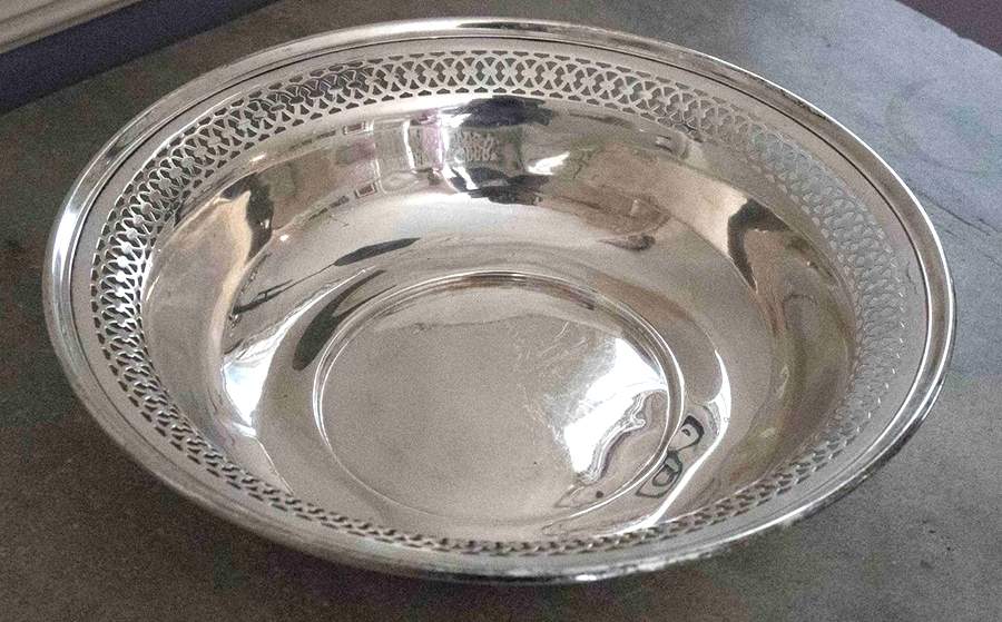 0362 (Sterling, Hollowware) 9" Round Vegetable Bowl by Saart Brothers-1