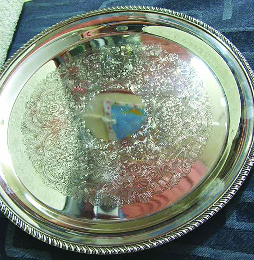 Hecworth (Silverplate, Hollowware) Round Silverplate Tray by Sheffield Silver Co (USA)-1