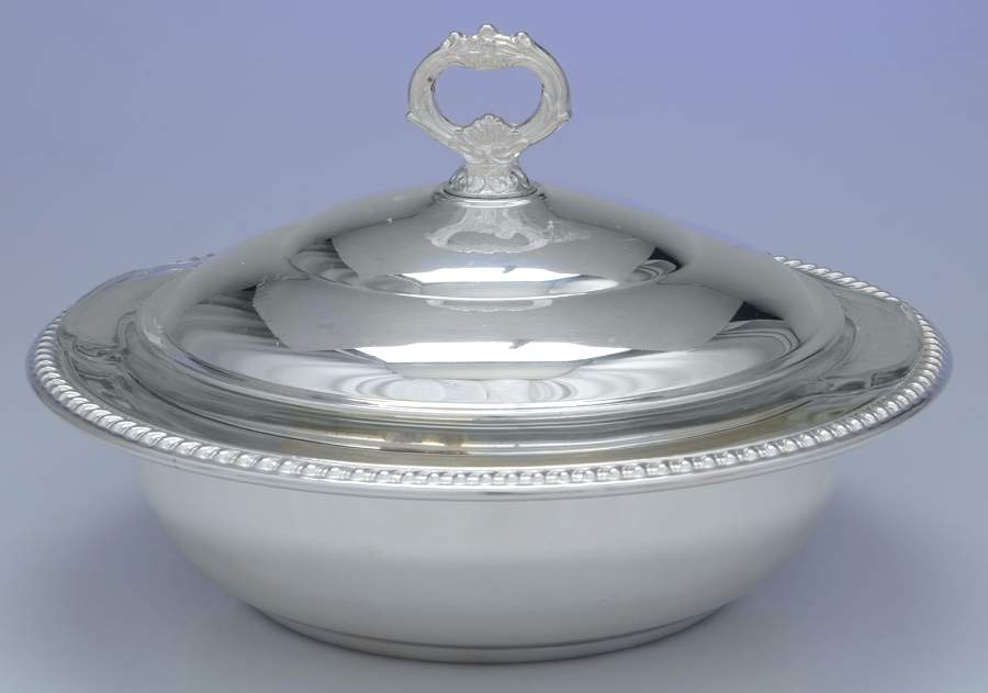Gadroon (Silverplate, Hollowware) Plated Round Covered Casserole with Glass by Sheridan Silver Co-1