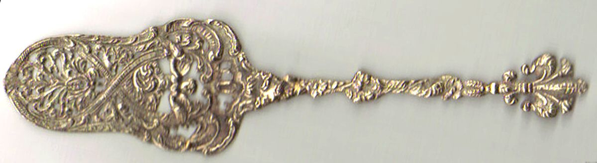 S7S1(Silverplate) Solid Pierced Pie Server by Sipelia Sheffield-1