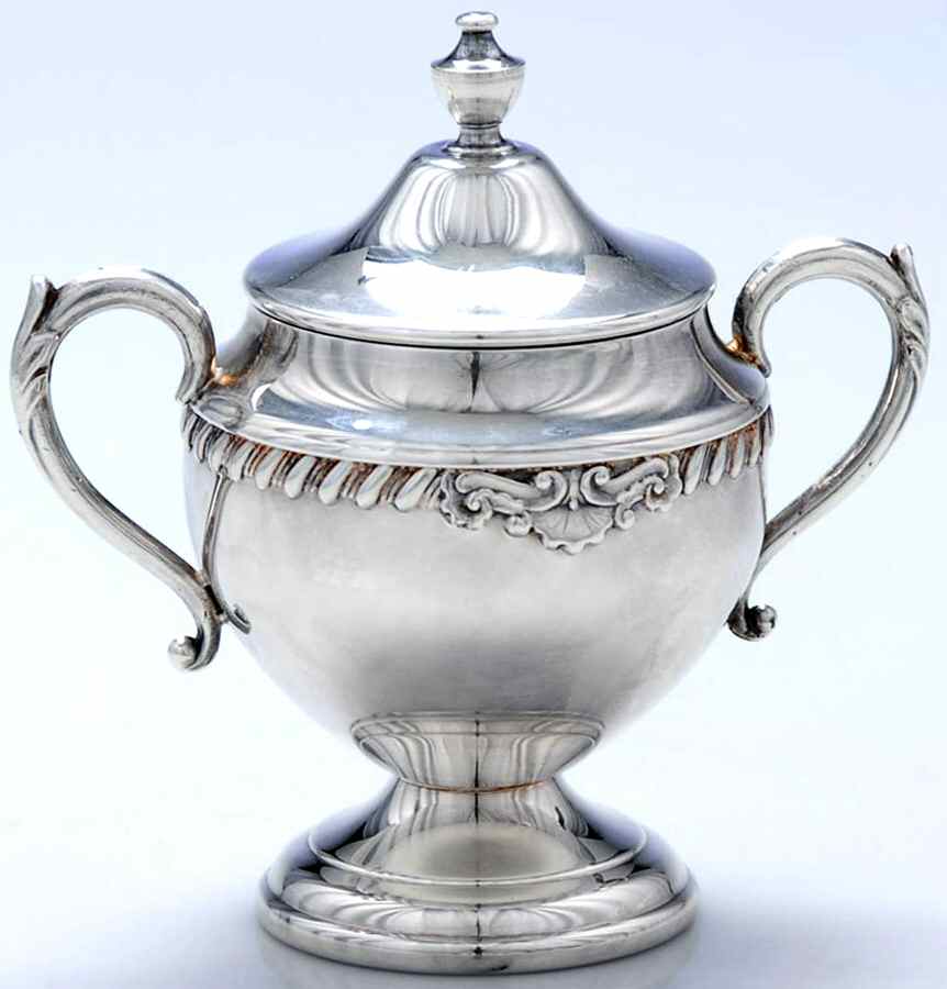 Shell & Gadroon (Silverplate, Hollowware) Sugar Bowl & Lid by Sheridan Silver Co-1