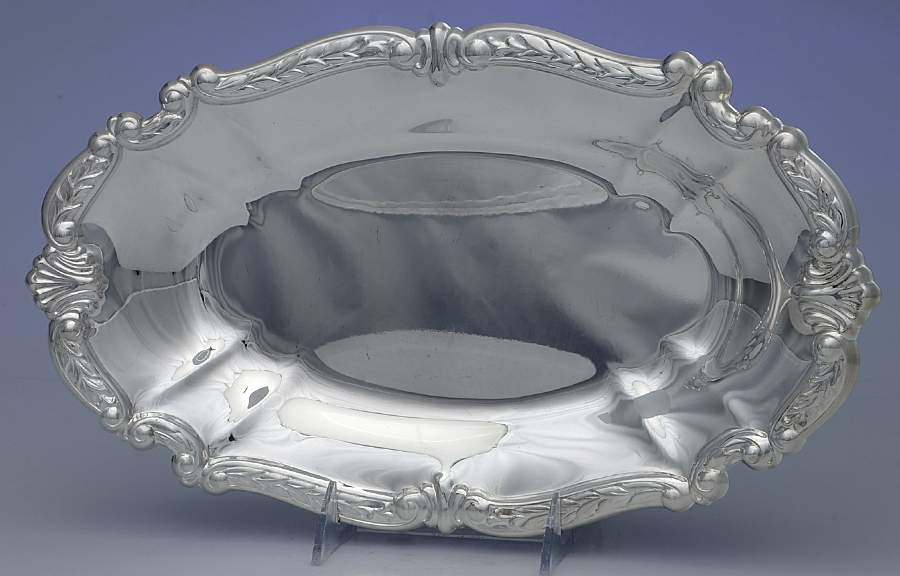 Baroque (Silverplate, Hollowware) 13" Bread Tray by Sheridan Silver Co-1