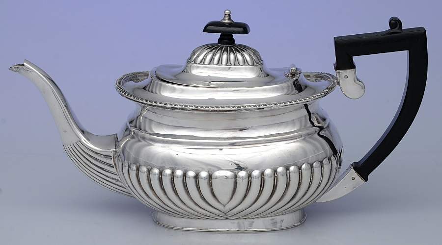 SSD18 (Silverplate, Hollowware) Teapot by Sheffield Silver Co (England)-1