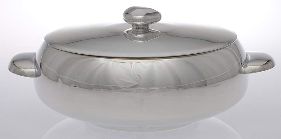 Pebble (Silverplate, Hollowware) Round Covered Vegetable Bowl by St. James-1