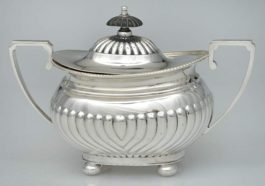 Dearden (Silverplate, Hollowware) Sugar Bowl & Lid by Sheffield Silver Co (England)-1