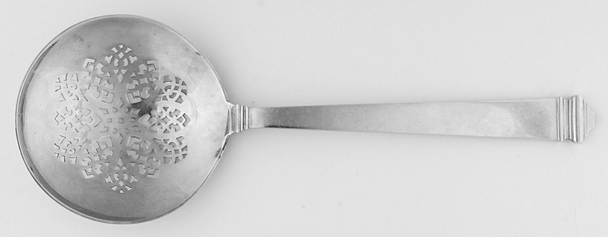 Hampton (Sterling, 1934, No Monograms) Large Pierced Pea Serving Spoon by Tiffany & CO SILVER-1