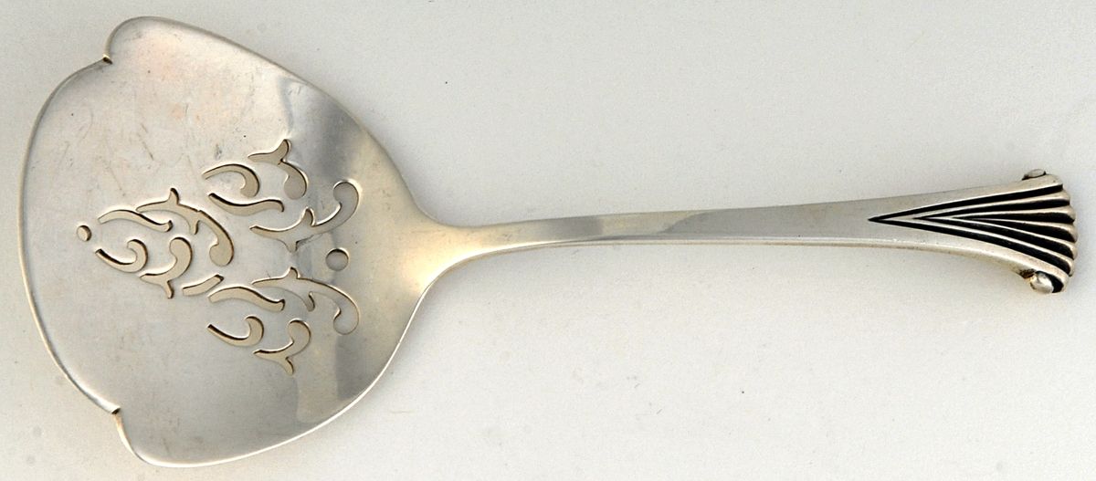 Onslow (Sterling, 1931-1974) Solid Bon Bon Spoon by Tuttle-1