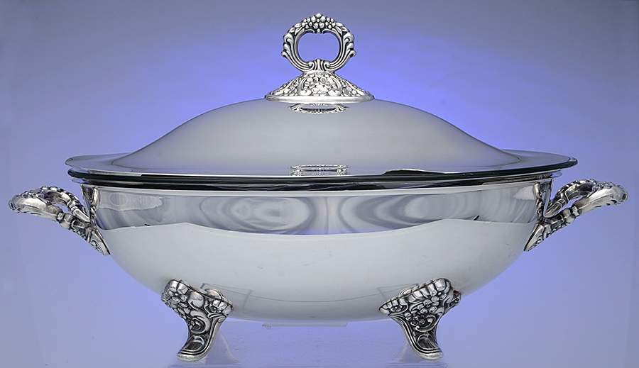 Grand Duchess (Silverplate, Hollowware) Oval Buffet Server with Glass Liner & Lid by Towle Silver-1