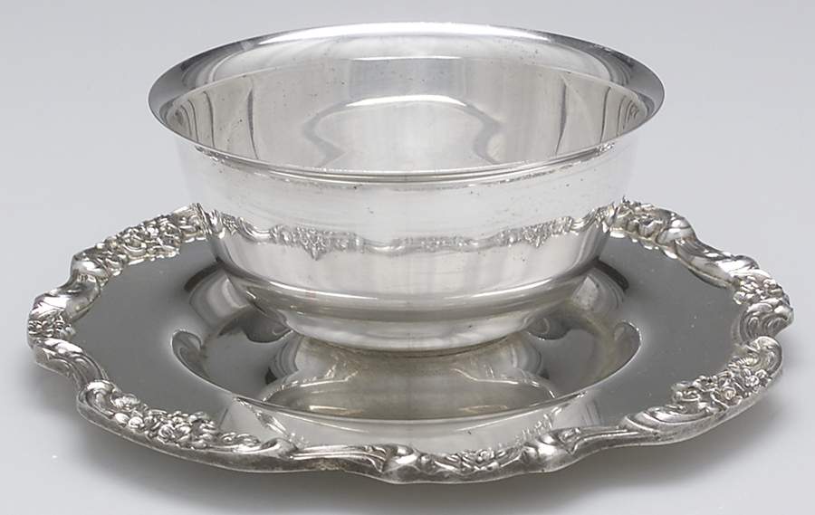 Grand Duchess (Silverplate, Hollowware) Plated Gravy Bowl with Attached Underplate by Towle Silver-1