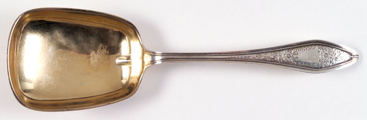 Mary Chilton-Eng No.1 (Sterling, 1912, No Monograms) Large Solid Berry/Casserole Spoon by Towle Silver-1